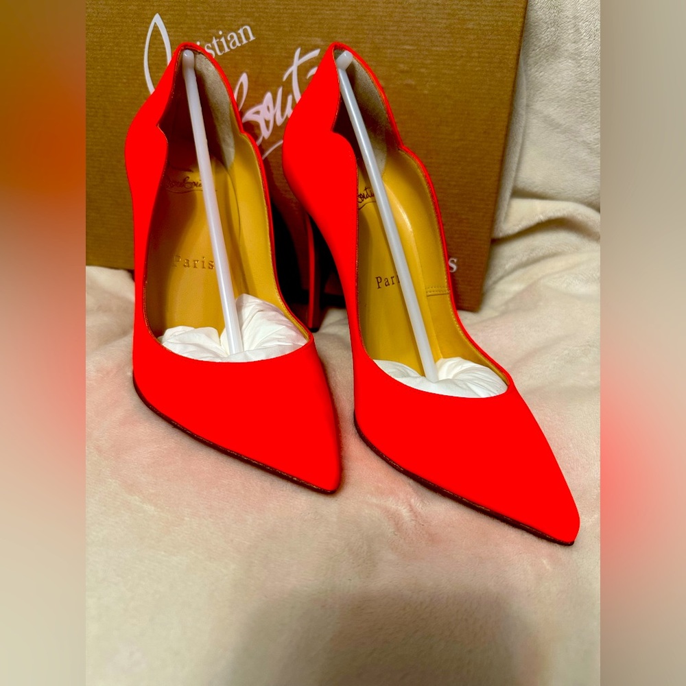 COPY - BNWT Christian Louboutin Hot Chick 100 Fluo Matt Heels, Size 35